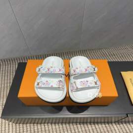 Picture of Louis Vuitton Slippers _SKULVsz35-40J0706464